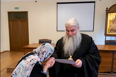 Митрополит Лонгин вручил сертификаты первым слушателям курсов для распространителей церковной утвари