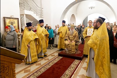 Божественная литургия в храме во имя первоверховных апостолов Петра и Павла г. Саратова
