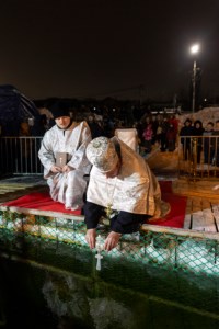 Клирики Саратовской епархии совершили освящение воды в открытых водоемах