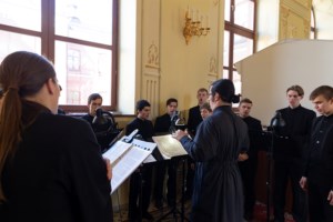 Уставное богослужение на Архиерейском подворье — в храме во имя святого апостола и евангелиста Иоанна Богослова при СПДС