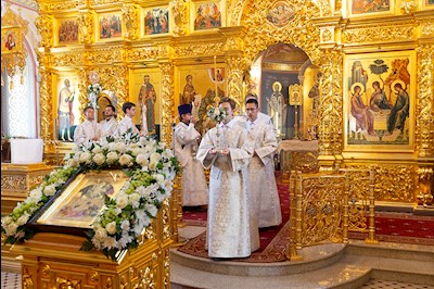 Божественная литургия в Свято-Троицком кафедральном соборе г. Саратова