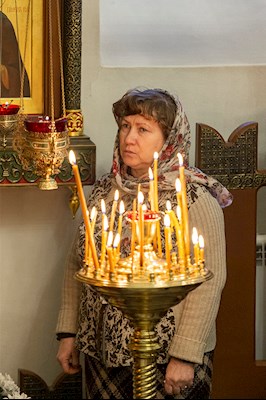 Божественная литургия на Архиерейском подворье – в храме в честь иконы Божией Матери «Утоли моя печали» г. Саратова