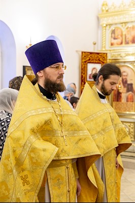 Божественная литургия в храме в честь святителя Иоанна Златоуста в п. Зональный г. Саратова