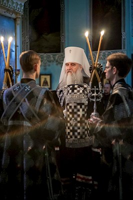 Великое повечерие с чтением канона преподобного Андрея Критского в храме Сошествия Святого Духа г. Саратова