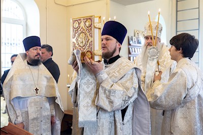 Божественная литургия в храме во имя святого праведного Лазаря Четверодневного на Новоелшанском кладбище г. Саратова