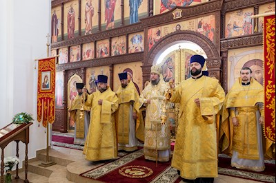 Божественная литургия в храме в честь Нерукотворного Образа Спасителя г .Саратова