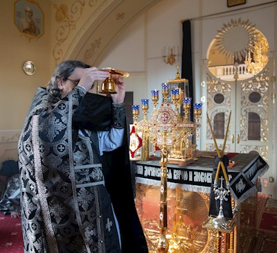 Митрополит Игнатий совершил вечернюю Литургию Преждеосвященных Даров в храме во имя святого апостола и евангелиста Иоанна Богослова при Саратовской православной духовной семинарии