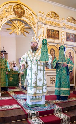 Митрополит Игнатий совершил Божественную литургию в храме преподобного Серафима Саровского г. Саратова