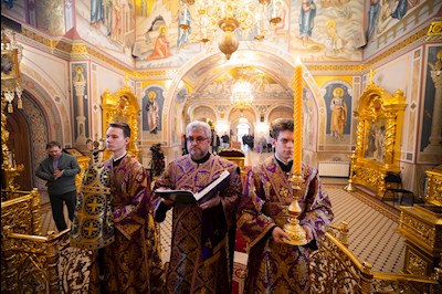 Митрополит Игнатий совершил вечернюю Литургию Преждеосвященных Даров в Свято-Троицком кафедральном соборе г. Саратова