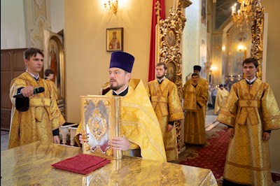 Митрополит Игнатий совершил Божественную литургию в Покровском соборе г. Саратова