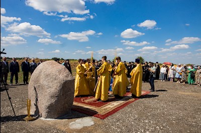 Митрополит Игнатий совершил освящение закладного камня на месте строительства Княже-Владимирского собора г. Саратова