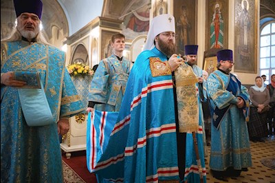 Митрополит Игнатий возглавил соборное архиерейское богослужение в Свято-Троицком кафедральном соборе г. Покровска (Энгельса)