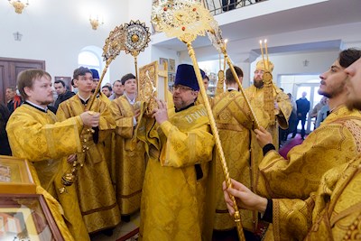 Митрополит Игнатий совершил Божественную литургию в Трехсвятительском храме г. Саратова