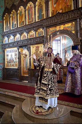 Митрополит Игнатий совершил Божественную литургию в Крестовоздвиженском храме г. Хвалынска