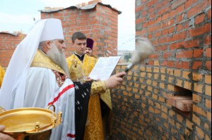 Чин основания Владимирского храма подворья Свято-Алексиевского женского монастыря Саратова в Вольске