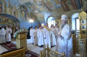 Крещальная литургия в Свято-Троицком соборе Саратова