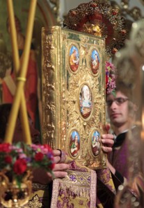 Всенощное бдение c Чином Воздвижения Креста в Духосошественском соборе города Саратова