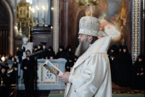 Митрополит Лонгин принял участие в Патриаршем богослужении в Храме Христа Спасителя в день открытия Рождественских чтений