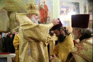 Митрополит Лонгин совершил Великую Рождественскую вечерню в Покровском храме Саратова