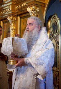 Митрополит Лонгин совершил Крещальную литургию в Свято-Троицком кафедральном соборе г. Саратова