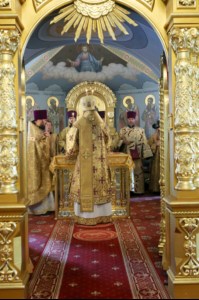 Епископ Пахомий совершил Божественную литургию в Свято-Троицком кафедральном соборе Саратова