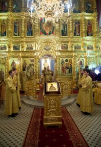 Божественная литургия и новогодний молебен в Свято-Троицком кафедральном соборе города Саратова