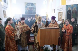 Божественная литургия в храме в честь Воздвижения Честнаго и Животворящего Креста Господня на территории Вольского военного института материального обеспечения