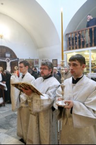 Божественная литургия и панихида в храме во имя святителя и чудотворца Николая на Елшанском кладбище г. Саратова