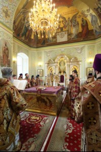 Вечерня в соединении с Литургией Василия Великого и Чин умовения ног в храме в честь Покрова Пресвятой Богородицы г.Саратова