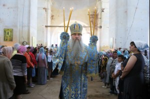 Божественная литургия в храме в честь Покрова Пресвятой Богородицы села Сокур Татищевского района