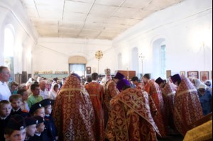 Божественная литургия в храме в честь Рождества Христова с. Вязовка Татищевского района