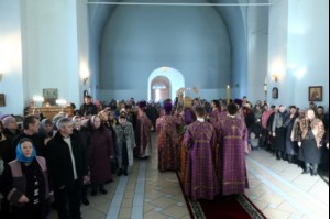 Божественная литургия в храме в честь Покрова Пресвятой Богородицы г.Петровска