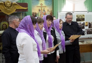 В Хвалынске открылась выставка, посвященная 70-летию возобновления приходской жизни