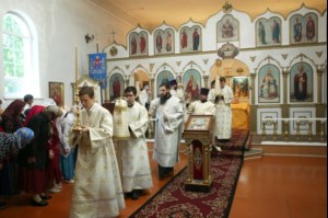 Божественная литургия в храме в честь Покрова Пресвятой Богородицы р.п. Новые Бурасы