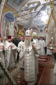 Митрополит Лонгин совершил Рождественское ночное богослужение