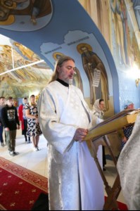 Крещальная литургия в Свято-Троицком соборе Саратова