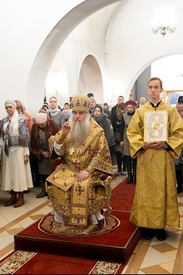 Божественная литургия в храме во имя первоверховных апостолов Петра и Павла г. Саратова