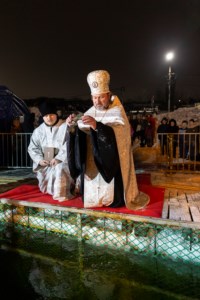 Клирики Саратовской епархии совершили освящение воды в открытых водоемах