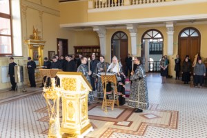 Литургия Преждеосвященных Даров на Архиерейском подворье — в храме святого апостола и евангелиста Иоанна Богослова