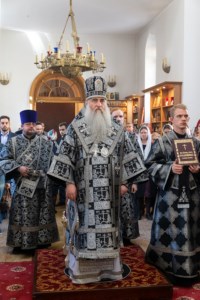 Литургия Преждеосвященных Даров, малое повечерие и утреня Великого Четвертка на Архиерейском подворье — в храме во имя святых равноапостольных Мефодия и Кирилла при СГУ