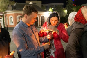 Митрополит Лонгин совершил пасхальное богослужение