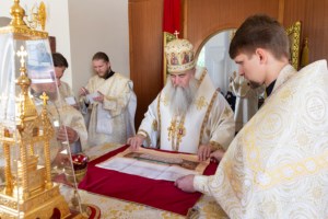 Божественная литургия на Архиерейском подворье — в храме в честь иконы Божией Матери «Утоли моя печали» г. Саратова
