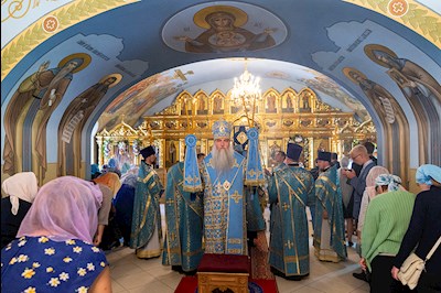 Божественная литургия в Свято-Троицком кафедральном соборе г. Саратова