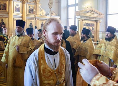 Божественная литургия на Архиерейском подворье — в храме во имя святого апостола и евангелиста Иоанна Богослова при СПДС
