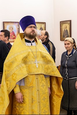 Божественная литургия в храме в честь святителя Иоанна Златоуста в п. Зональный г. Саратова
