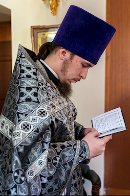 Литургия Преждеосвященных Даров на Архиерейском подворье – в храме в честь иконы Божией Матери «Утоли моя печали» г. Саратова
