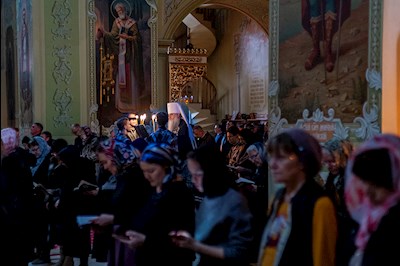 Великое повечерие с чтением канона преподобного Андрея Критского в Покровском храме г. Саратова