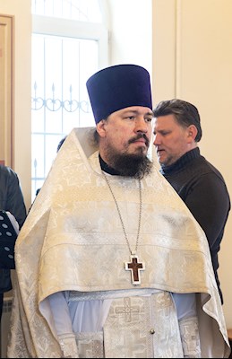 Божественная литургия в храме во имя святого праведного Лазаря Четверодневного на Новоелшанском кладбище г. Саратова