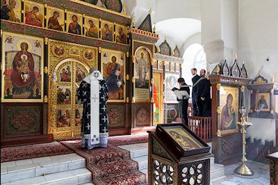 Литургия Преждеосвященных Даров на Архиерейском подворье — в храме в честь иконы Божией Матери «Утоли моя печали» г. Саратова