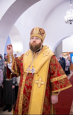 Митрополит Игнатий совершил Божественную литургию в Петропавловском храме Саратова